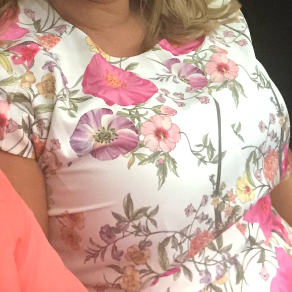 Gibson & Latimer Floral Dress - Picture 2 of 3